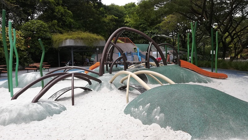 シンガポールのAdmiralty Parkの無料プレグラ（Junior Play Area）にある砂場
