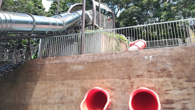 シンガポールのAdmiralty Parkの無料プレグラ（Family play area）にある滑り台