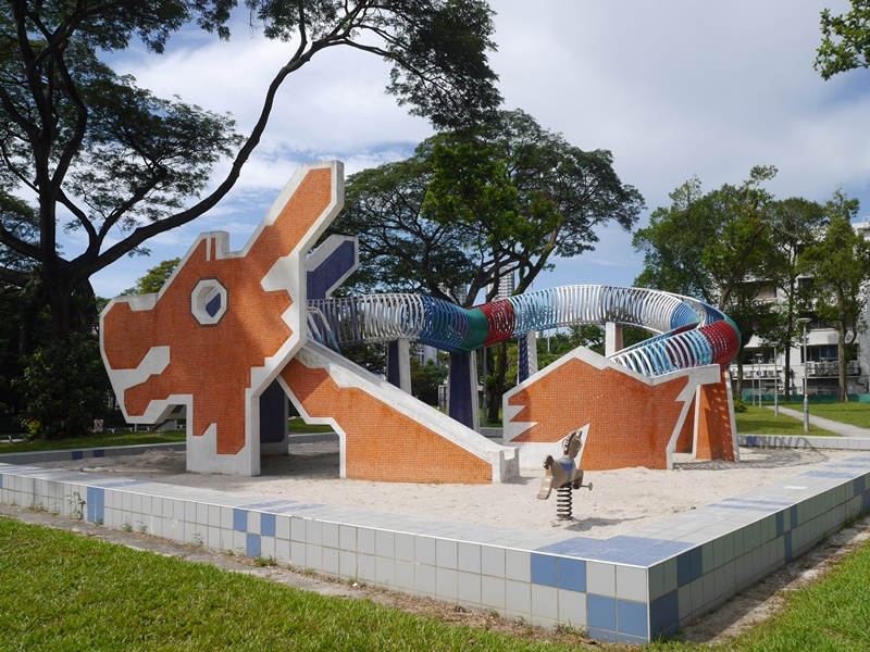 トアパヨ（Toa Payoh）のドラゴンプレイグラウンド(Dragon Play ground)を横から見た写真