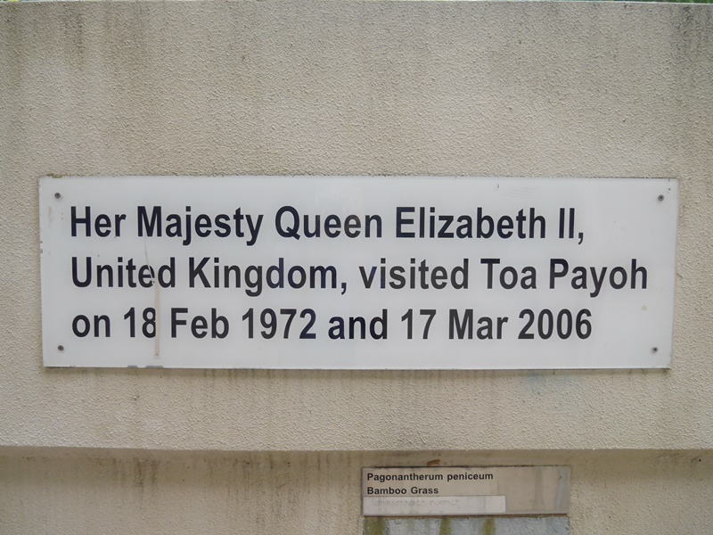 エリザベス女王がトアパヨを訪れたことが記された看板